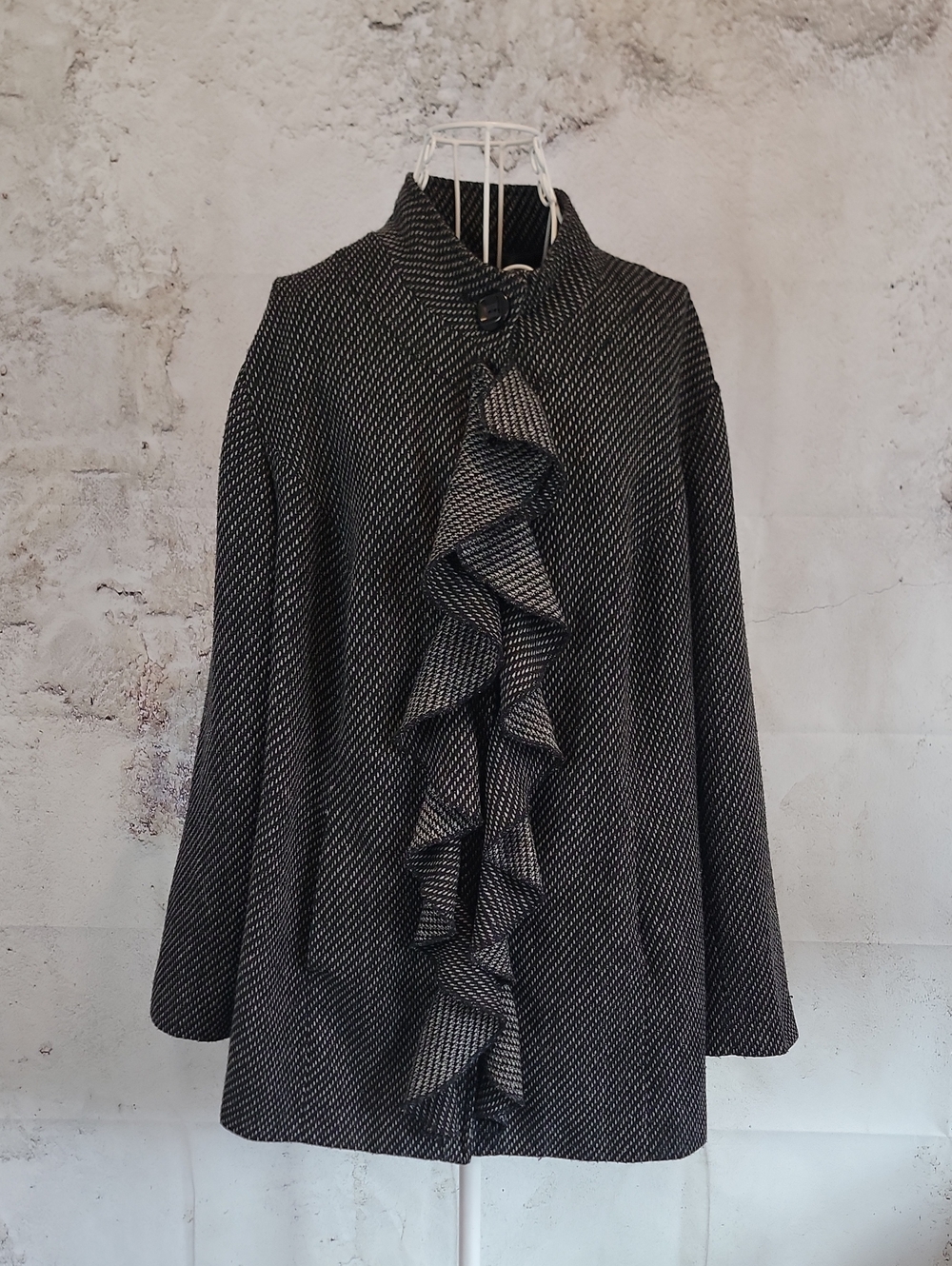 Fenn Wright Manson Women's Black Tweed Cardigan Coat W/ Ruffled Front Size 2X
